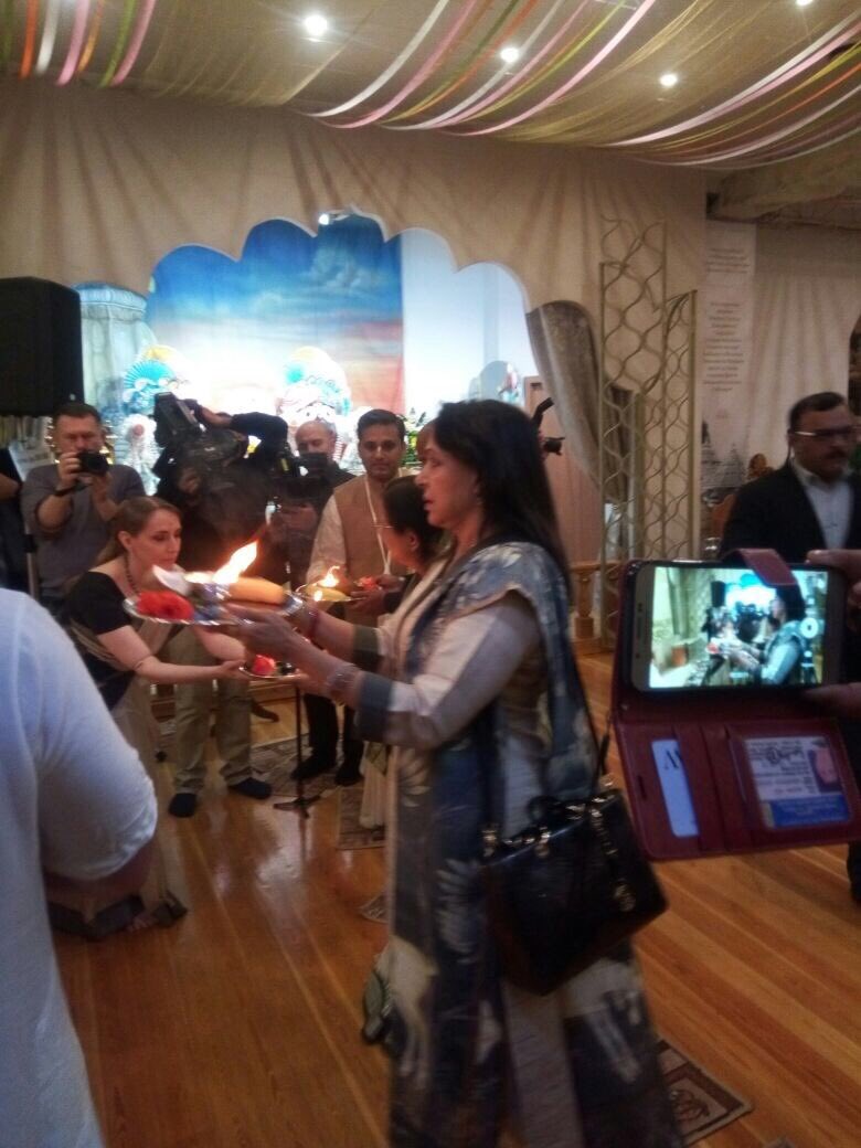 The 68-year-old BJP MP also attended a dance show. "Attended a Russian folk dance show 'Koctpoma' with the MPs and Sumitraji. It was so beautiful - thoroughly enjoyed myself," she said. Hema Malini,actress Hema Malini,Hema Malini visits Iskcon temple,Hema Malini at Iskcon temple,Hema Malini in Moscow