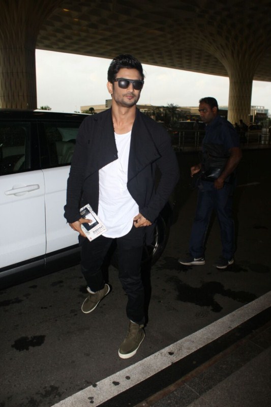 Bollywood film actor spotted at Mumbai airport. Sushant Singh Rajput,Kriti Sanon,Sushant Singh Rajput and Kriti Sanon,IIFA 2017,IIFA,IIFA 2017 pics,IIFA 2017 images,IIFA 2017 stills,IIFA 2017 pictures,IIFA 2017 photos