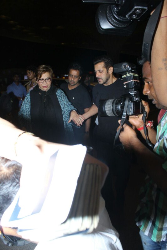 Bollywood actor Salman Khan with Mom Helen departs for IIFA 2017. Salman Khan with Mom Helen,Salman Khan,actor Salman Khan,IIFA 2017,Salman Khan at IIFA 2017,Salman Khan at IIFA,Helen,Salman mother Helen