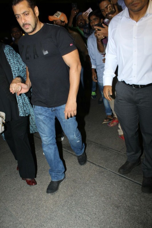 Salman Khan With Mom Helen Departs For IIFA 2017 - Photos,Images ...