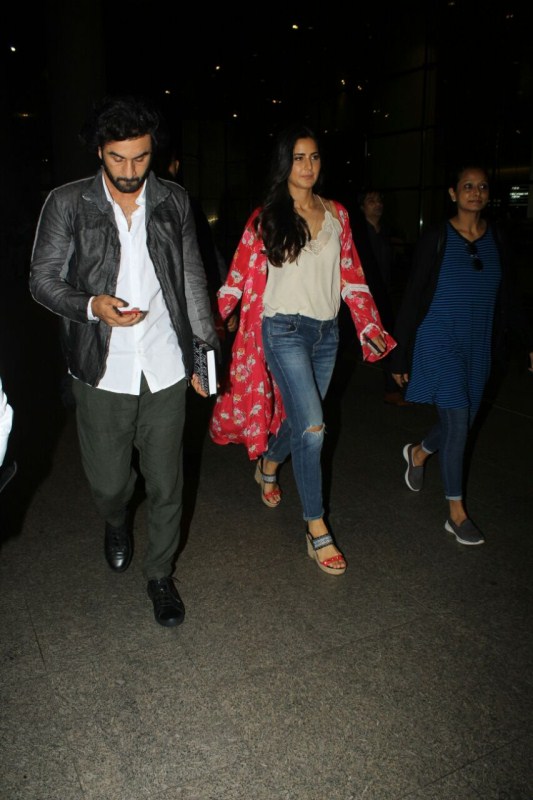 Ranbir Kapoor and Katrina Kaif snapped at the Mumbai airport on 11th July 2017. Ranbir Kapoor and Katrina Kaif,Ranbir Kapoor,Katrina Kaif,Ranbir Kapoor snapped at airport,Katrina Kaif snapped at airport