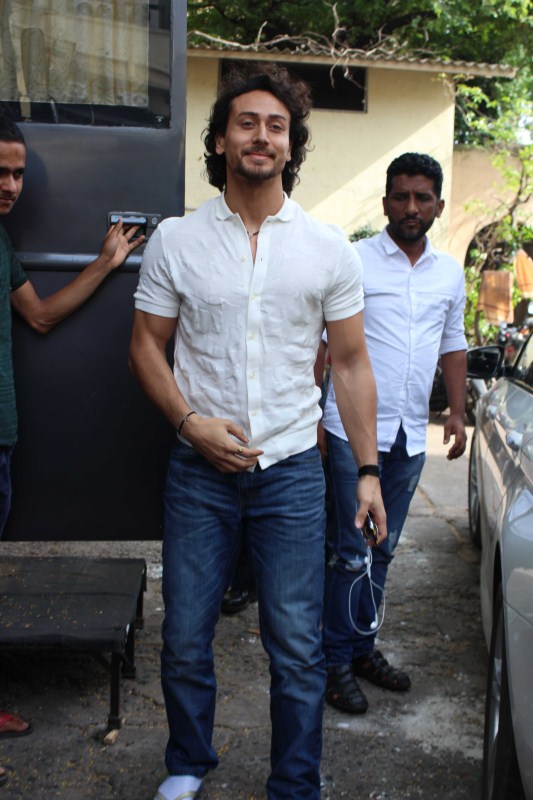 Bollywood's new dancing sensation actor Tiger Shroff recently visited the sets The Drama Company show to promote his upcoming movie Munna Michael. Tiger Shroff,Nidhhi Agerwal,Munna Michael,Munna Michael promotion,Munna Michael movie promotion,The Drama Company