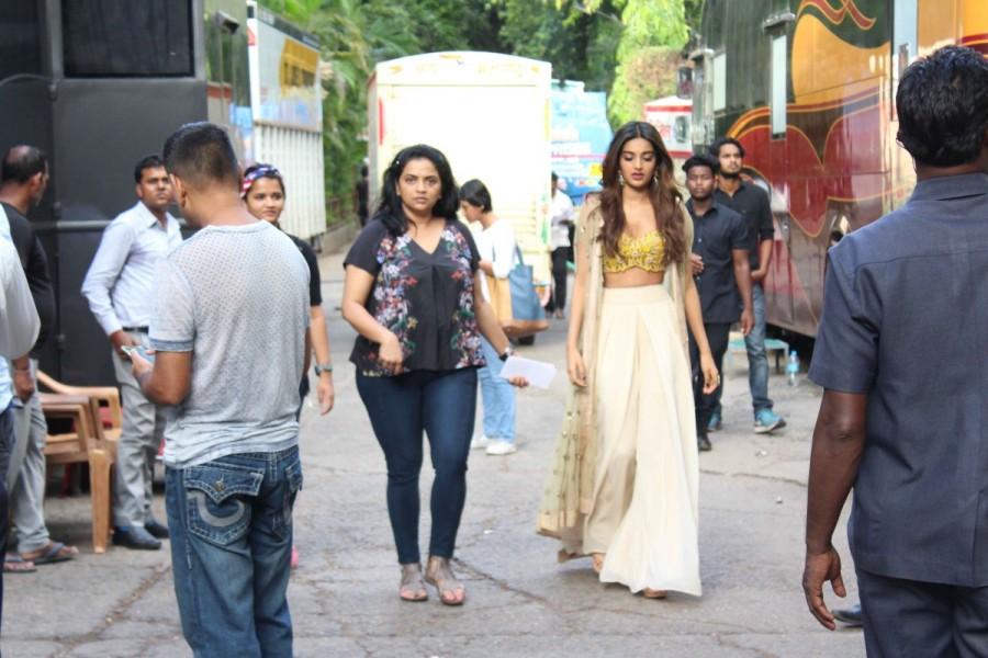 Nidhhi Agerwal promotes Munna Michael on the sets of 'The Drama Company' Tiger Shroff,Nidhhi Agerwal,Munna Michael,Munna Michael promotion,Munna Michael movie promotion,The Drama Company