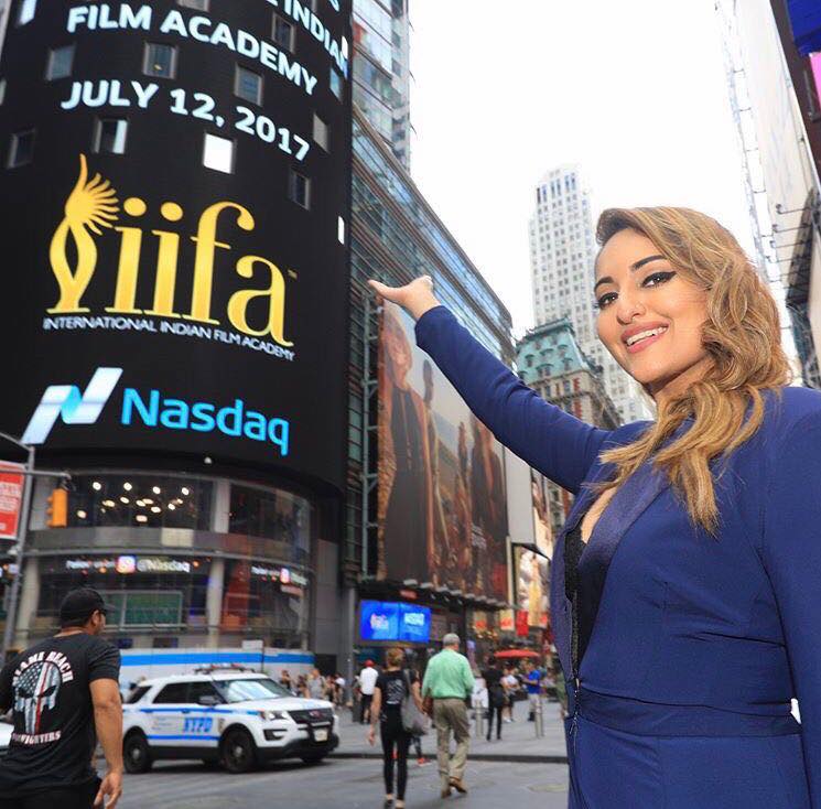 Sonakshi Sinha at Times Square for IIFA 2017. Sonakshi Sinha,Raj Nayak,Sabbas Joseph,The Nasdaq Stock Exchange Bell,IIFA 2017,Times Square for IIFA 2017