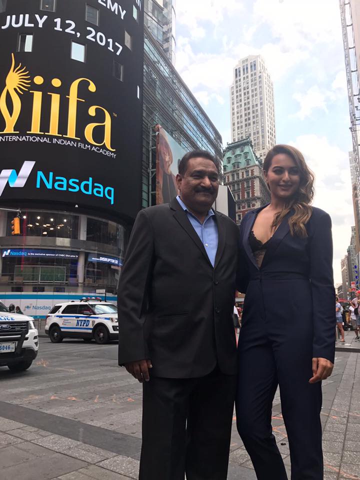 Sonakshi Sinha with Sabbas Joseph at Times Square. Sonakshi Sinha,Raj Nayak,Sabbas Joseph,The Nasdaq Stock Exchange Bell,IIFA 2017,Times Square for IIFA 2017