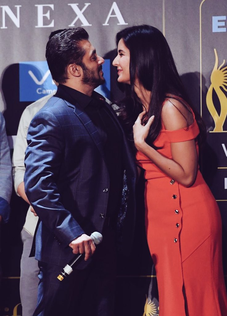 Shahid Kapoor, Alia Bhatt, Anupam Kher, Kriti Sanon, Sushant Singh Rajput and Varun Dhawan too were on the stage and were talking about their IIFA experience one by one. When it was Salman's chance, he consulted Anupam about when the "date" of the IIFA Awards was. Given his quick wit, Salman then added: "I am very bad with dates... The only date I remember is Katrina's birthday." IIFA Awards 2017,IIFA Awards,Salman Khan,Salman Khan and Katrina Kaif,Katrina Kaif,Katrina Kaif birthday,Katrina Kaif birthday at IIFA Awards,Salman Khan hugs Katrina Kaif