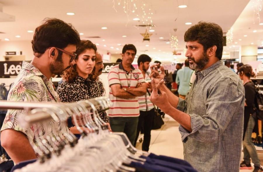 Velaikkaran movie working pictures. Sivakarthikeyan,Nayanthara,RJ Balaji,Sivakarthikeyan and Nayanthara,Velaikkaran stills,Velaikkaran movie stills,Velaikkaran movie pics,Velaikkaran movie images,Velaikkaran movie pictures,Velaikkaran movie photos
