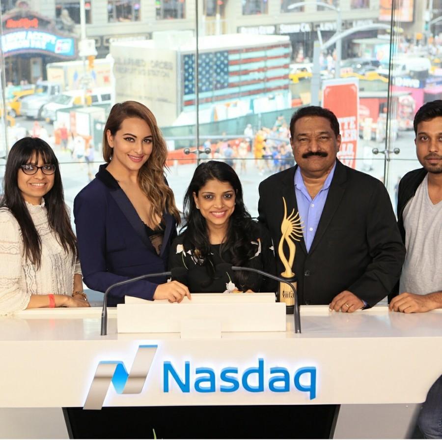 Iifa Awards 2017 Sonakshi Sinha Rings Nasdaq Bell In New York Photosimagesgallery 70355