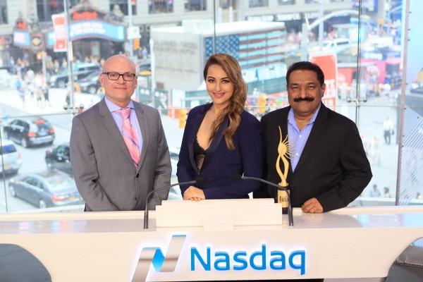 Iifa Awards 2017 Sonakshi Sinha Rings Nasdaq Bell In New York Photosimagesgallery 70355