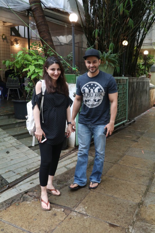 Bollywood actress Soha Ali Khan and Kunal Khemu spotted shopping in Bandra. Soha Ali Khan and Kunal Khemu,Soha Ali Khan,Kunal Khemu,Soha Ali Khan shopping in Bandra,Kunal Khemu shopping in Bandra