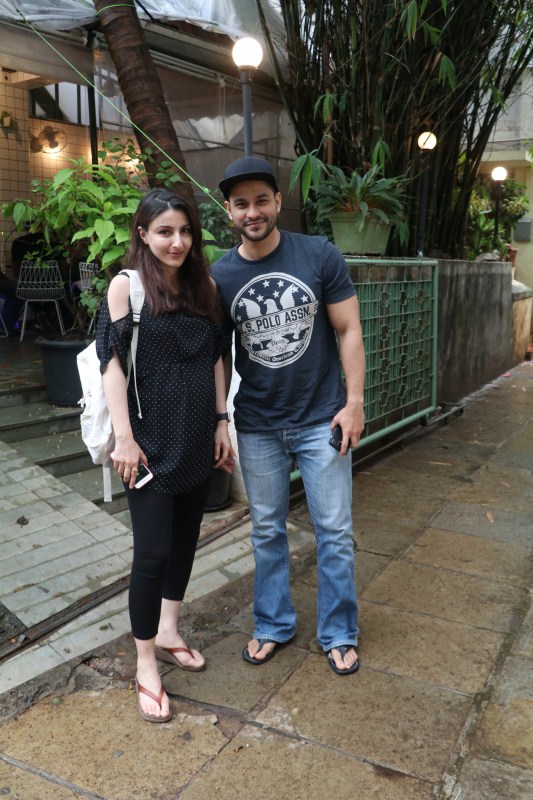 Bollywood film actress Soha Ali Khan and Kunal Khemu spotted shopping in Bandra. Soha Ali Khan and Kunal Khemu,Soha Ali Khan,Kunal Khemu,Soha Ali Khan shopping in Bandra,Kunal Khemu shopping in Bandra