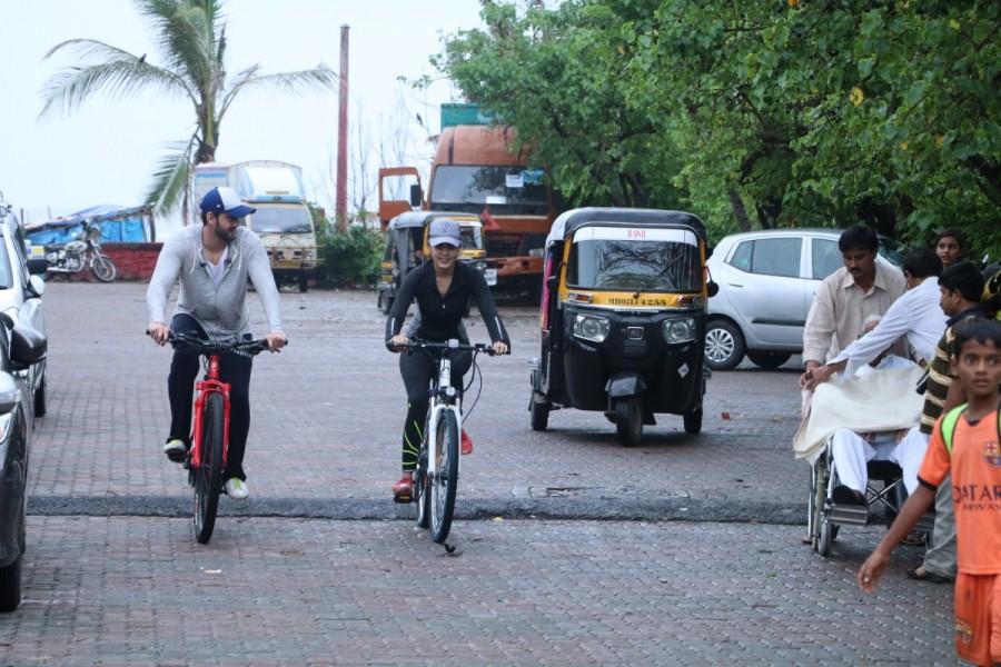 Bollywood actress Rhea Chakraborty rides a bicycle on the streets of Bandra. Rhea Chakraborthy,Rhea Chakraborthy riding cycle,Rhea Chakraborthy riding cycle in Bandra,Bandra,actress Rhea Chakraborthy