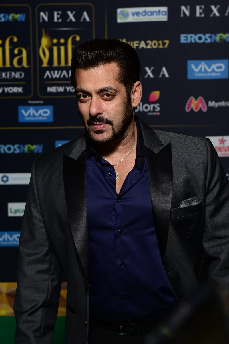 At the conference, DJ Bravo also made the stars groove to a number that he sang live, and the fans cheered for the Bollywood celebrities by shouting "Chal beta selfie le le re", "We love you Salman" and "Alia, you're the best". Salman, in his typical style, said: "Chup baith jao... Awaaz lag rahi hai kaan mein. Love you too." Salman Khan,Anupam Kher,Nawazuddin Siddiqui,Katrina Kaif,Shahid Kapoor,Alia Bhatt,Varun Dhawan,Kriti Sanon,IIFA 2017,IIFA Awards 2017,IIFA awards