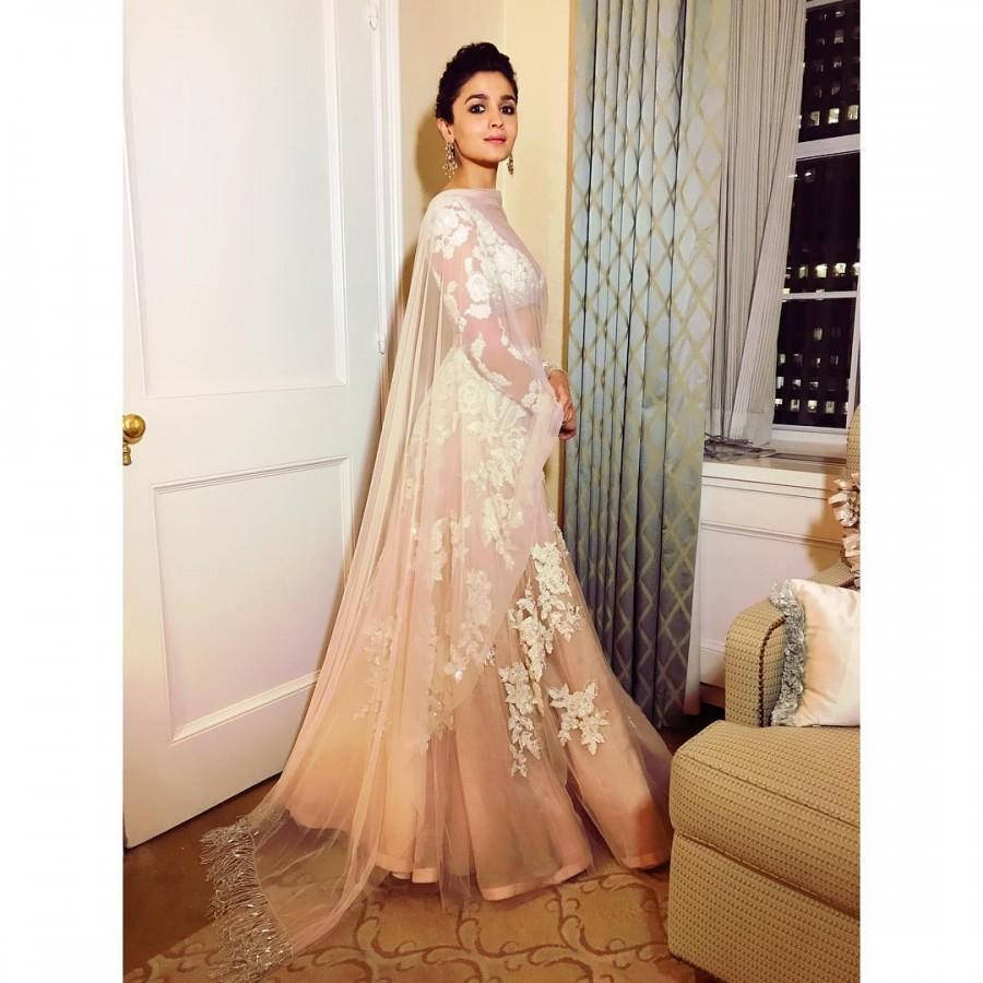 Actress Alia Bhatt at IIFA award 2017 red carpet event. Alia Bhatt,actress Alia Bhatt,Alia Bhatt at IIFA award 2017,Alia Bhatt at IIFA award,Alia Bhatt at IIFA,IIFA award 2017 red carpet,19th IIFA Awards