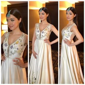 Bollywood actress Divya Khosla Kumar wows in an Anju Modi creation for IIFA ROCKS!
