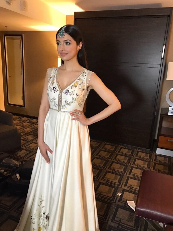 Bollywood film actress Divya Khosla Kumar wows in an Anju Modi creation for IIFA ROCKS! Divya Khosla Kumar,actress Divya Khosla Kumar,Divya Khosla Kumar at IIFA,Divya Khosla Kumar at IIFA awards,IIFA ROCKS,IIFA awards,IIFA awards 2017