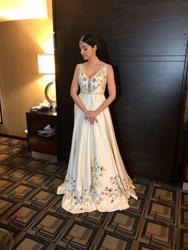 Indian film actress Divya Khosla Kumar wows in an Anju Modi creation for IIFA ROCKS! Divya Khosla Kumar,actress Divya Khosla Kumar,Divya Khosla Kumar at IIFA,Divya Khosla Kumar at IIFA awards,IIFA ROCKS,IIFA awards,IIFA awards 2017