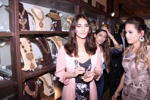 Bollywood actress Vaani Kapoor inaugurates Jewellery Exhibition Glamour 2017.