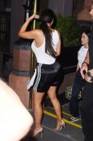 Kim Kardashian,Kim Kardashian goes braless,Kim Kardashian  braless,Kim Kardashian nipples,Kim Kardashian breast,Kim Kardashian boobs,Kim Kardashian braless pics,Kim Kardashian braless images,Kim Kardashian braless stills,Kim Kardashian braless pictures,Ki