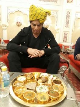 Shah Rukh Khan who has been on a promotional spree, visited Jaipur yesterday to interact with the masses. The actor has been receiving immense love from the Rajasthani's who have been leaving no stone unturned in making SRK's visit a memorable one. The actor was hosted by a renowned Rajasthani restaurant and was treated with a special Rajasthani Thali. It was for the first time that Shah Rukh was relishing on authentic Rajasthani cuisine and the actor made most of his appetite.