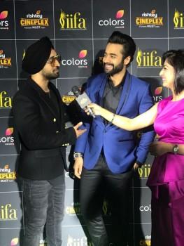 Actor-Producer, Jackky Bhagnani who was at IIFA 2017 to reveal the first look of his upcoming short-film 'Carbon', along with Nawazuddin Siddiqui was seen having a lot of fun at the IIFA 2017 Green Carpet.