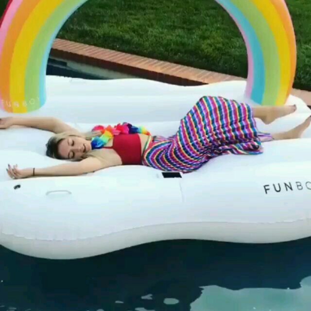 People like actress Emma Roberts, Billie's father Bryan Lourd and others joined the birthday girl for a house party in Beverly Hills that was filled with water slides, pool floaties, unicorns, rainbow decorations and even food trucks. Billie Lourd,actress Billie Lourd,Carrie Fisher,Billie Lourd birthday,Billie Lourd birthday celebrations,Billie Lourd birthday celebration,Billie Lourd birthday celebration pics,Billie Lourd birthday celebration images,Billie Lourd birthday celebration st