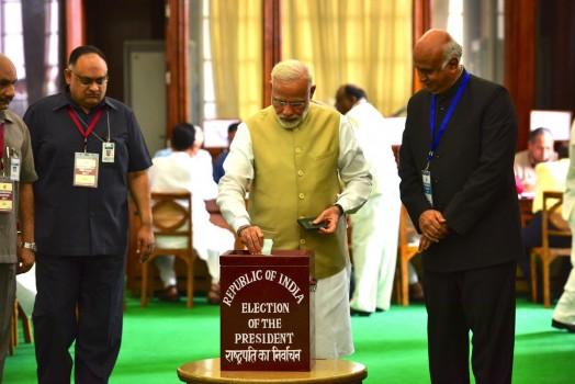 Prime Minister Narendra Modi and BJP chief Amit Shah were among the first to cast their votes in Parliament shortly after polling to elect India's 14th President began on Monday morning. Modi, clad in a beige colour sleeveless jacket over a white kurta-pyjama, reached the parliament premises early to vote. It is also the first day of the over three-week monsoon session of Parliament. The Prime Minister said the session was expected to herald in a new hope for India. 