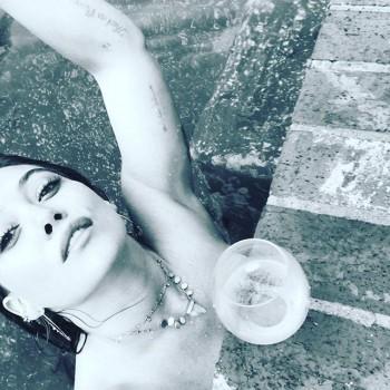 Actress Hilary Duff has stripped off and flashed her breast in a new episode of TV show 