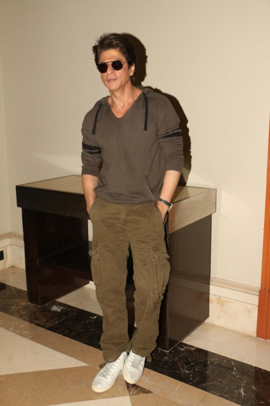 Bollywood actor Shah Rukh Khan snapped promoting 'Jab Harry Met Sejal' in Mumbai. Jab Harry Met Sejal,Jab Harry Met Sejal promotion,Jab Harry Met Sejal movie promotion,Shah Rukh Khan,Shahrukh Khan,SRK