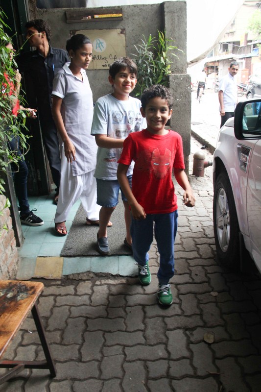 Bollywood film actress Karishma Kapoor with kids spotted at Pali Village cafe, Mumbai. Karishma Kapoor,actress Karishma Kapoor,Karishma Kapoor with kids,Karishma Kapoor with kids spotted at Pali Village cafe,Karishma Kapoor spotted at Pali Village cafe,Karishma Kapoor at Pali Village cafe