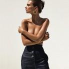 Emily O'Hara Ratajkowski flaunts her sensational assets.