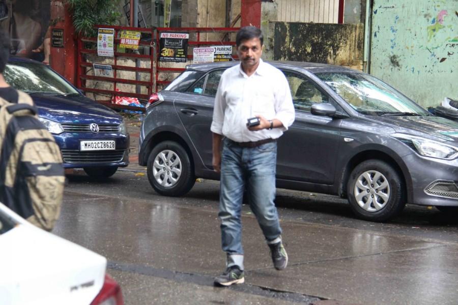 Bollywood actress Pooja Hegde spotted at Bandra with family, Mumbai. Pooja Hegde,actress Pooja Hegde,Pooja Hegde spotted at Bandra,Pooja Hegde at Bandra,Pooja Hegde with family,Pooja Hegde with family at Bandra