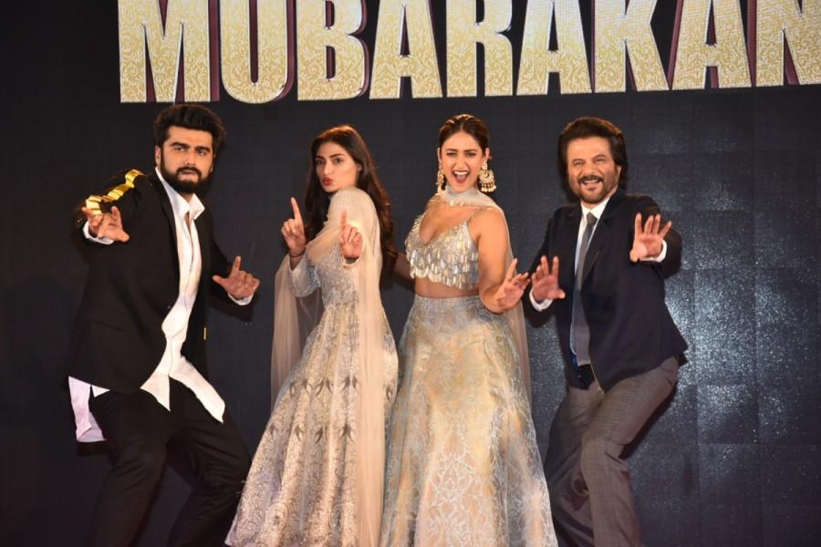 The cast, Anil Kapoor, Arjun Kapoor, Athiya Shetty, Ileana D'Cruz and Anees Bazmee entered the ceremony with pomp and pride through an unconventional entry with 'Band Baaja' as they danced their way into the Sangeet showing some bhangra moves. A wedding isn't complete without the Panditji, hence the making video of the cast talking about Anees Bazme, who is actually the Panditji of the movie, was showcased to the audience. Anees Bazmee,Anil Kapoor,Bol Radha Bol,Aankhen,Anil Kapoor,Arjun Kapoor,Athiya Shetty,Ileana D'Cruz,Mubarakan,Mubarakan family