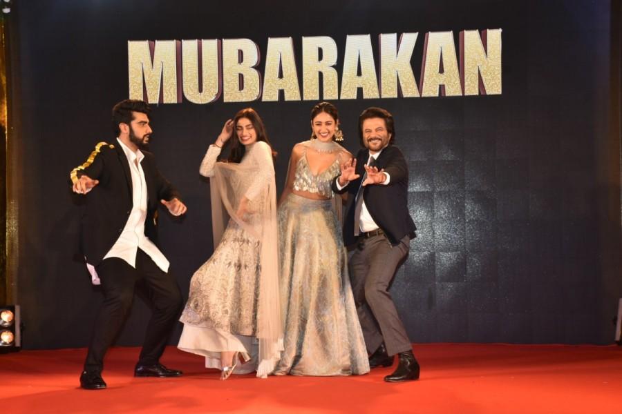 Mubarakan is produced by Sony Pictures Networks Productions and Ashwin Varde & Murad Khetani’s Cine1 Studios and is slated to have its worldwide release on 28th July 2017. Anees Bazmee,Anil Kapoor,Bol Radha Bol,Aankhen,Anil Kapoor,Arjun Kapoor,Athiya Shetty,Ileana D'Cruz,Mubarakan,Mubarakan family