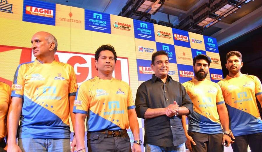 Sachin, Kamal, Ram Charan, Allu Arjun at Tamil Thalaivas jersey launch. Kamal Haasan,Sachin Tendulkar,Allu Arjun,Ram Charan Teja,Allu Aravind,Nimmagadda Prasad,Tamil Thalaivas Jersey Launch,Tamil Thalaivas,Tamil Thalaivas jersey,Tamil Thalaivas jersey launch pics,Tamil Thalaivas jersey launch images,Tamil Thalaivas jersey lau