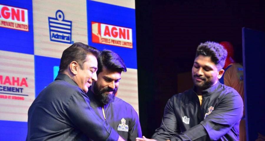 Kamal, Ram Charan, Allu Arjun at Tamil Thalaivas jersey launch. Kamal Haasan,Sachin Tendulkar,Allu Arjun,Ram Charan Teja,Allu Aravind,Nimmagadda Prasad,Tamil Thalaivas Jersey Launch,Tamil Thalaivas,Tamil Thalaivas jersey,Tamil Thalaivas jersey launch pics,Tamil Thalaivas jersey launch images,Tamil Thalaivas jersey lau