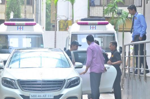 Bollywood actor Hritik Roshan spotted at Hinduja hospital.