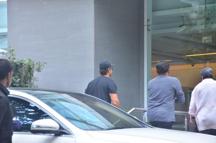 Actor Hritik Roshan snapped at Hinduja hospital. Hritik Roshan,actor Hritik Roshan,Hritik Roshan at Hinduja hospital,Hritik Roshan snapped at Hinduja hospital