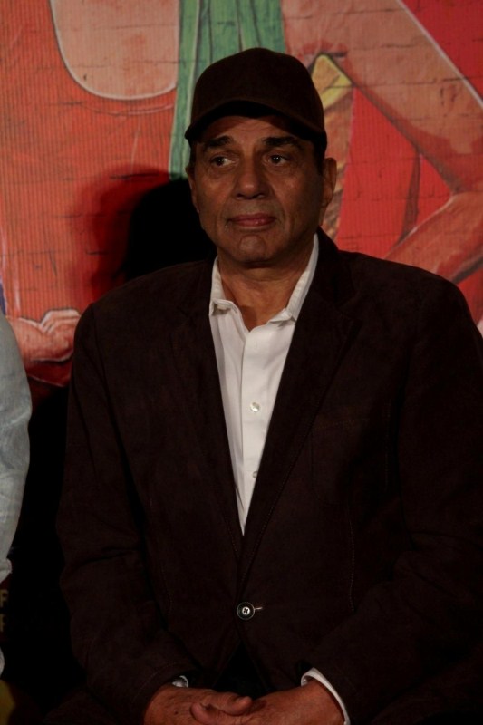 Actor Dharmendra during the trailer launch of his upcoming film 'Poster Boys' in Mumbai, on July 24, 2017. Sunny Deol,Dharmendra,Shreyas Talpade,Bobby Deol,Poster Boys,Poster Boys trailer launch,Poster Boys trailer launch pics,Poster Boys trailer launch images,Poster Boys trailer launch stills,Poster Boys trailer launch pictures,Poster Boys trailer launch phot