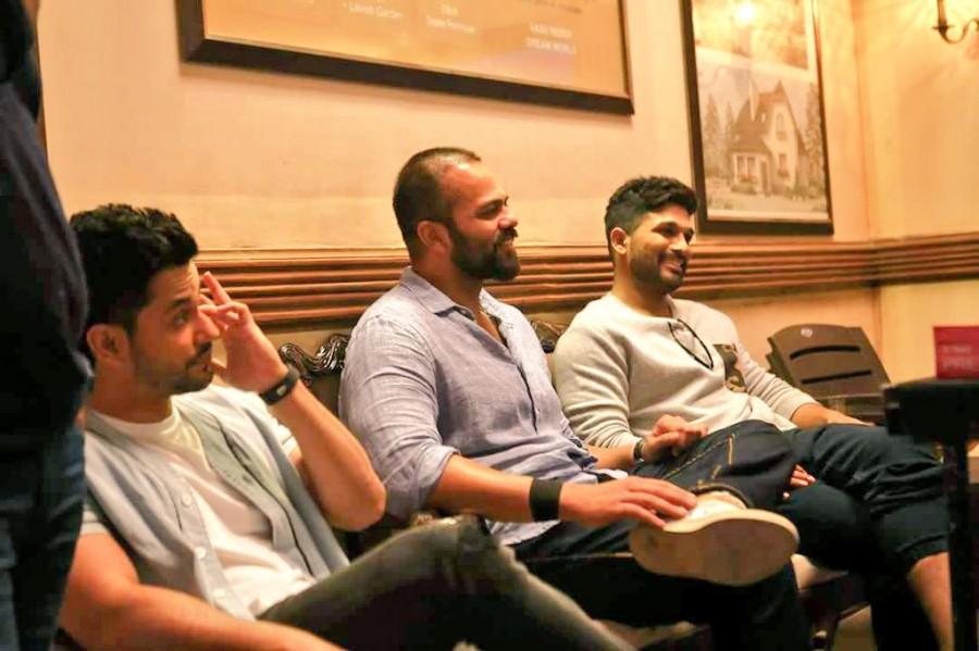 Allu Arjun meets Rohit Shetty, Tushar Kapoor, Kunal Khemu on Golmaal Again sets in Mumbai. Allu Arjun,actor Allu Arjun,Golmaal Again,Allu Arjun visits Golmaal Again,Allu Arjun visits Golmaal Again team,Rohit Shetty,Tushar Kapoor,Kunal Khemu