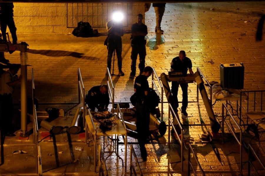 Israeli security forces remove metal detectors which were recently installed at an entrance to the compound known to Muslims as Noble Sanctuary and to Jews as Temple Mount in Jerusalem's Old City. Jerusalem metal detectors,Jerusalem,Jerusalem detectors,Aqsa mosque,Jerusalem Old City,Israel removes Jerusalem metal detectors,Israel