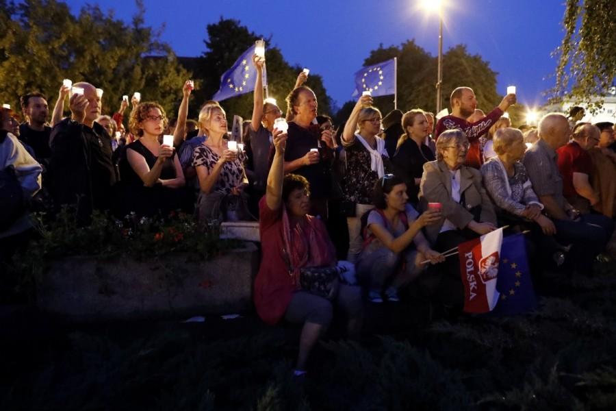 People gather in front of the Supreme Court during a protest against the Supreme Court legislation in Warsaw, Poland, July 2, 2017. Polish court,Thousands protest Polish court,Supreme Court judges,European Union