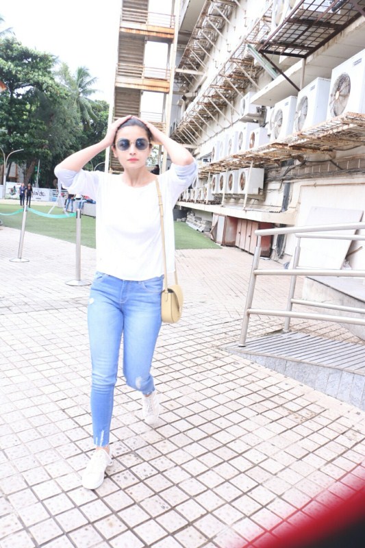 Indian film actress Alia Bhatt with her Mother Spotted at Juhu Pvr in Mumbai. Alia Bhatt,actress Alia Bhatt,Alia Bhatt spotted with her mom,Alia Bhatt mom,Alia Bhatt pics