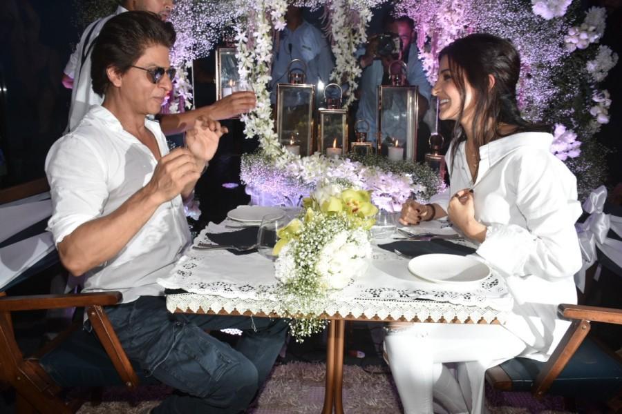 The newest song of Jab Harry met Sejal, has furthered the romantic bond shared between Harry and Sejal, and draws us closer to the lives of the two protagonists. Directed by Imtiaz Ali, Jab Harry Met Sejal stars Shah Rukh Khan as Harry, a tourist guide in Europe and Anushka Sharma plays Sejal, a lawyer on a trip to Europe. Hawayein,Hawayein song,Jab Harry Met Sejal,Jab Harry Met Sejal song,Shah Rukh Khan,Anushka Sharma