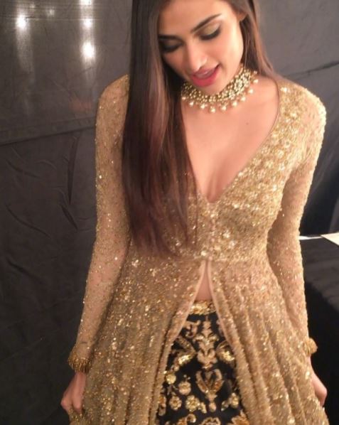 Shyamal and Bhumika took inspiration from rich Indian heritage and history and used its precious crafts and artisanal techniques to create couture collections relevant to modern day sensibilities. "The Princess's Soiree" complimented their last bridal collection, "The Merchant Princess". Athiya Shetty,actress Athiya Shetty,Athiya Shetty at ICW 2017,ICW 2017,India Couture Week,India Couture Week 2017