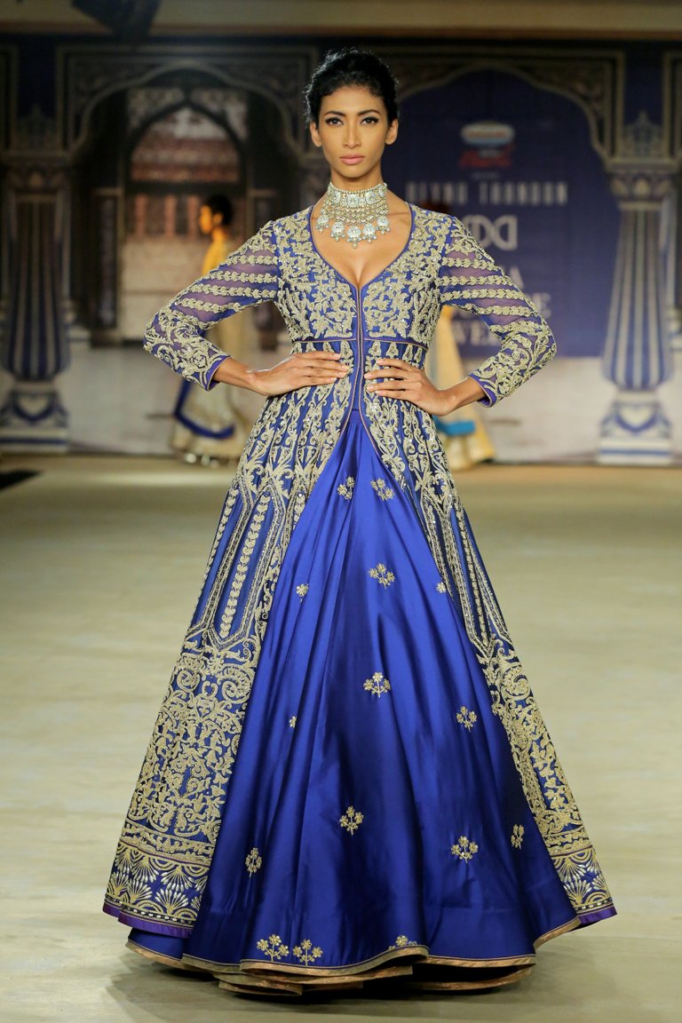 Her collection was the perfect balance of traditional hand work. One of the highpoint of the designs was the draping of the dupattas that has been elegantly fashioned to subtly reveal the essence of her entire collection, which was centred around the celestial beauty of calming cyan. Reynu Taandon,Bhumi Pednekar,India Couture Week,India Couture Week 2017,designer Reynu Taandon,Reynu Taandon collection
