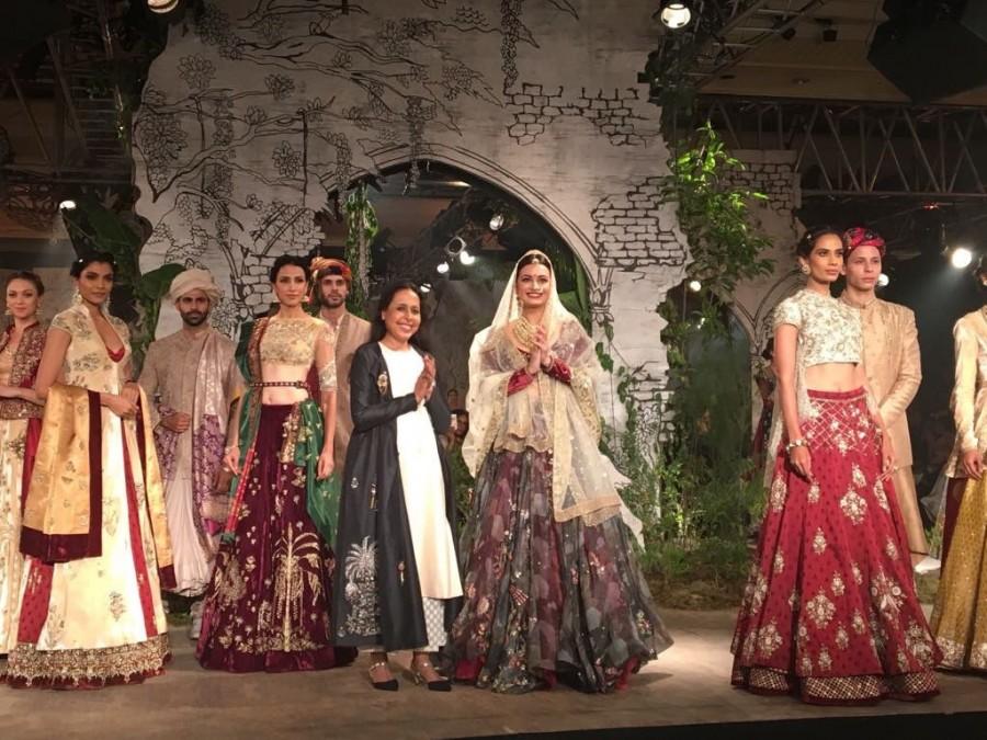 The menswear gets full points too. Just like in the Indian miniature art, the male models were dressed like lord Krishna and friends. "I gave those kind of layers and drapes," Anju said. Dia Mirza,actress Dia Mirza,Dia Mirza looks stunning,ICW 2017,ICW,Actress-producer Dia Mirza