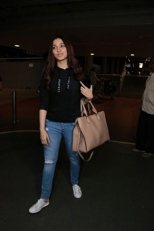 Indian actress Tamannaah Bhatia snapped at Mumbai airport. Tamannaah Bhatia,Tamannaah,Tamannaah Bhatia snapped at airport,Tamannaah spotted at airport,Tamannaah at airport,Tamannaah snapped at airport,Tamannaah Bhatia pics,Tamannaah Bhatia images