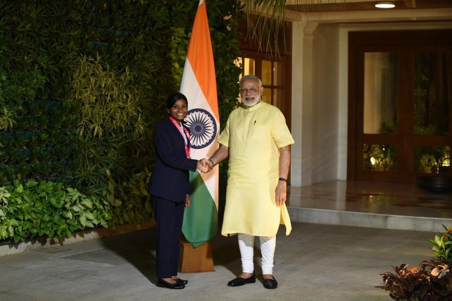 Modi tweeted: Appreciated Rajeshwari Gayakwad's consistent bowling in the World Cup. Delighted to meet her today. PM Narendra Modi,Narendra Modi,Indian women cricketers,Poonam Raut,Mansi Joshi,Poonam Yadav,Rajeshwari Gayakwad,Jhulan Goswami,Shikha Pandey