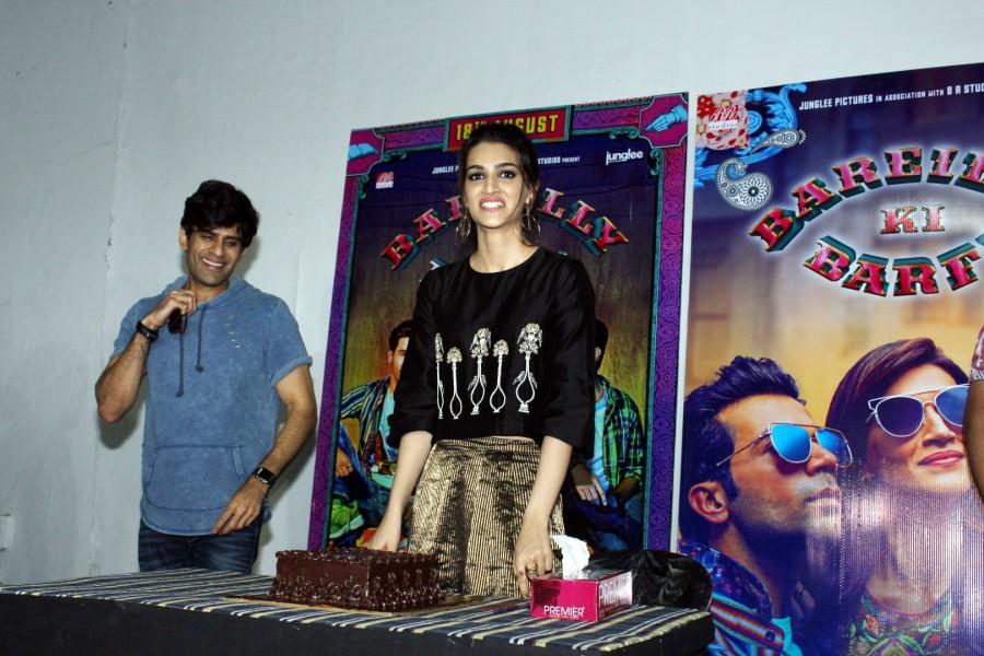 Juno Chopra is the creative producer who has been involved with all aspects of the film. Written by Dangal's writer director Nitesh Tiwari and Shreyas Jain, Bareilly Ki Barfi is scheduled to release on 18th August 2017. Bareilly Ki Barfi is produced by Junglee Pictures and BR Studios. Kriti Sanon,actress Kriti Sanon,Kriti Sanon birthday,Kriti Sanon birthday celebration,Bareilly Ki Barfi